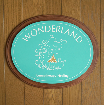 WONDERLANDさんの看板